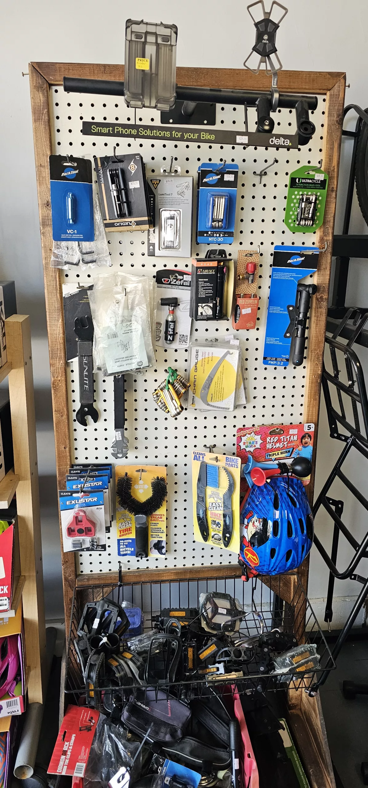 Iron River bike accessories like Tools, bike racks, bike clipless pedals, and standard pedals, bike bags, bike phone solutions, and more.